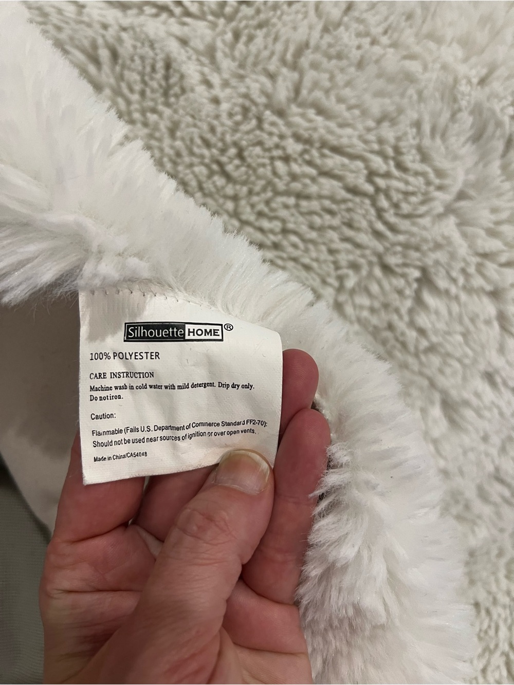 Silhouette Home White Faux Sheepskin Rug Soft Plush Faux Fur Accent Rug 100% Pol - Picture 3 of 3